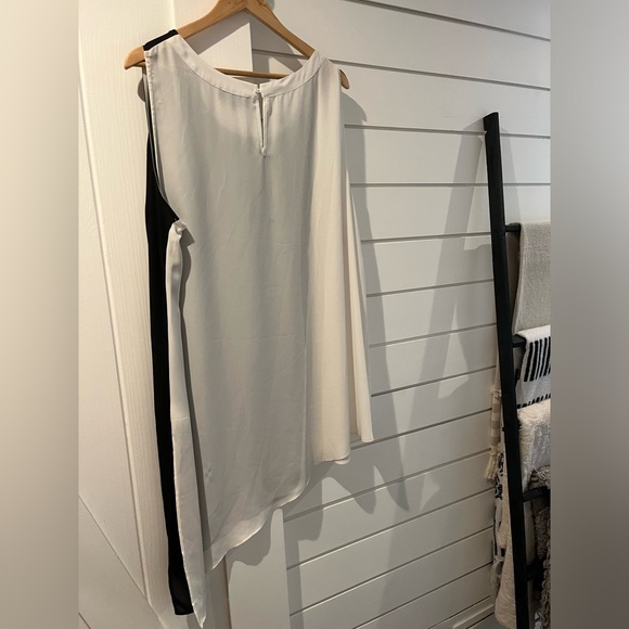 Michael Studio Collection Colorblock Asymmetrical Blouse - Picture 6 of 7